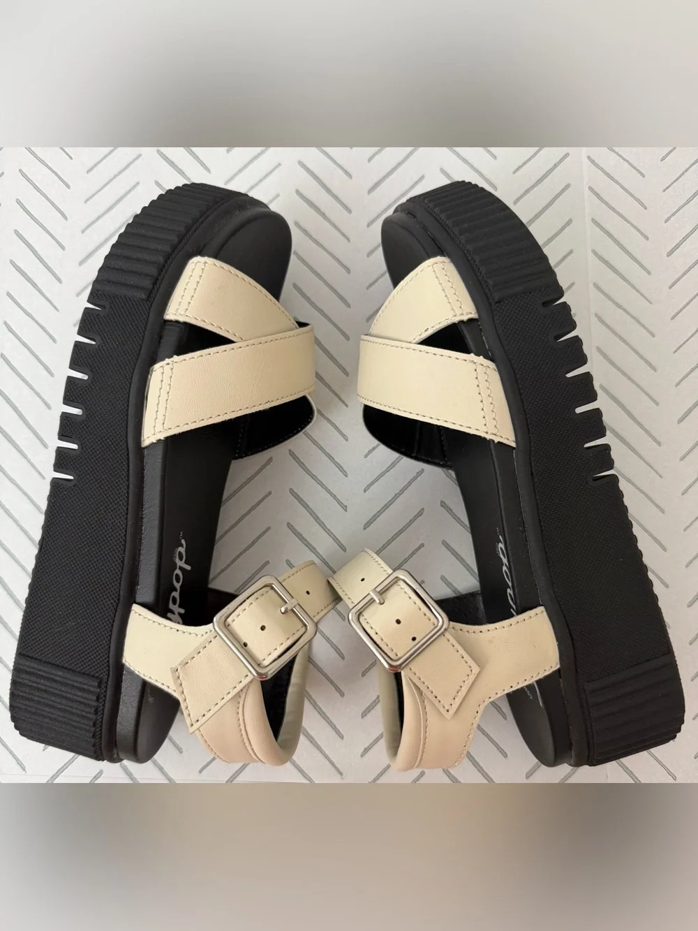Jellypop Comfort Fit Tan & Black Criss Cross Straps Platform Sandal 6.5